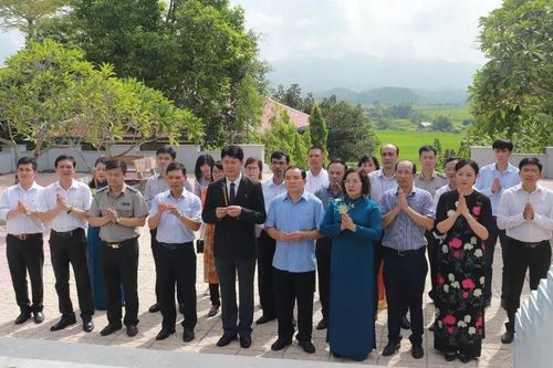 Lãnh đạo Bộ Tư pháp dâng hương tại khu di tích lịch sử của Bộ