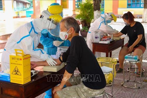 Xét nghiệm SARS-CoV-2 cho người nước ngoài sinh sống tại Đà Nẵng