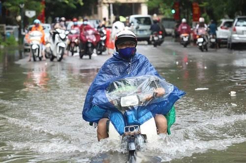 Vì sao Hà Nội 'như sông' sau mưa lớn?