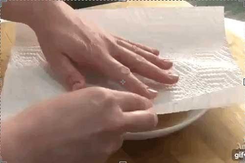 Dùng 1 tờ khăn giấy theo cách này, váng mỡ béo ngấy cũng bị 'đánh bay', nồi canh trong vắt mà vẫn đậm đà