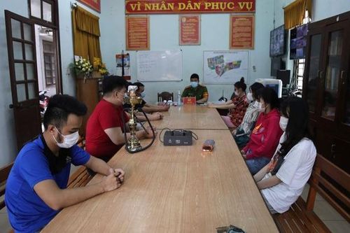 Bất chấp lệnh giãn cách xã hội, 8 'nam thanh nữ tú' ở Đà Nẵng tụ tập ăn nhậu và sử dụng ma túy