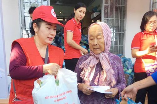Muôn tấm lòng góp sức chống dịch Covid-19