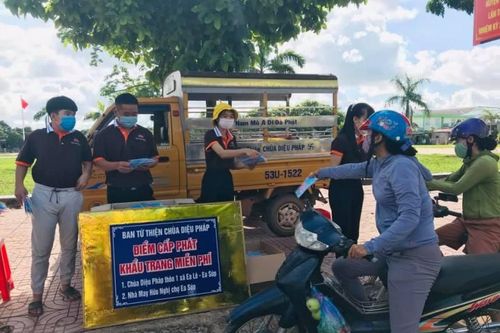 Phật tử, người trẻ thiện nguyện trong mùa dịch