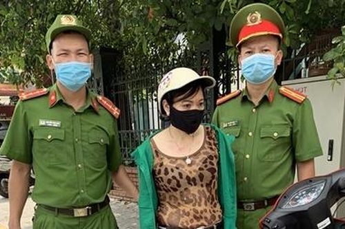 Dắt theo chó đi ship ma túy