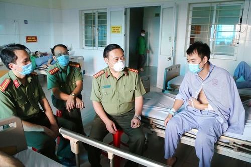 Trung úy Công an bị thương khi bắt tội phạm ma túy