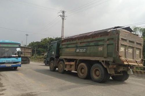Xe quá tải 'đại náo' Hà Nội, cứ kiểm tra là ra lỗi