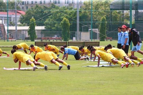 U22 Việt Nam tập luyện dưới sự chỉ đạo sát sao của huấn luyện viên Park Hang-seo