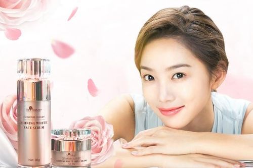 Trắng hồng rạng rỡ cùng bộ dưỡng trắng da Shining White Face