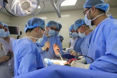 Trả lại bước đi cho người đàn ông gần 40 năm mang chân so le 11cm