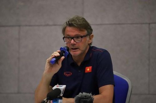 HLV Philippe Troussier: Tôi và HLV Park cùng ngắm đến World Cup 2026