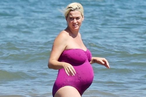 Katy Perry mang thai hơn 40 tuần