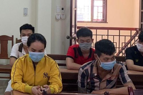 10 nam nữ tổ chức sinh nhật bằng ma túy