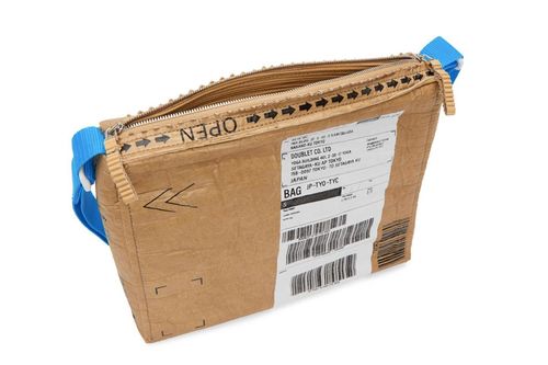 Túi xách giống hộp carton nhưng có giá 1.275 USD