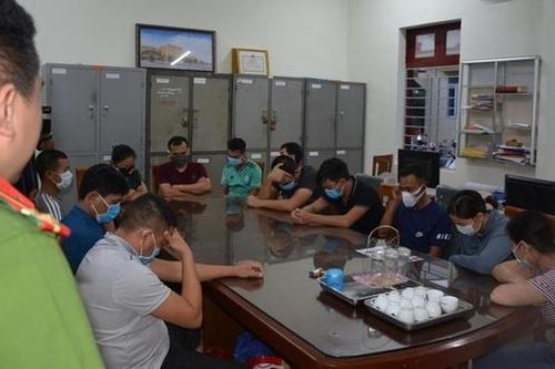 Quảng Ninh: Bắt nhóm đối tượng đánh bạc trên biển