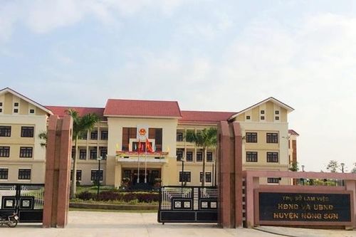 'Ăn nhậu' giữa mùa dịch, ba cán bộ ở Quảng Nam bị đình chỉ công tác