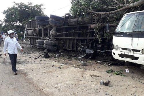 Xe tải mất lái đè tử vong một người đang đứng trên vỉa hè