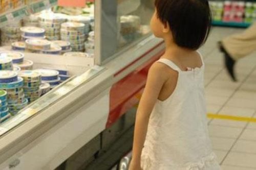 Tác hại khủng khiếp khi bố mẹ cứ than 'nhà mình nghèo lắm' để dạy con