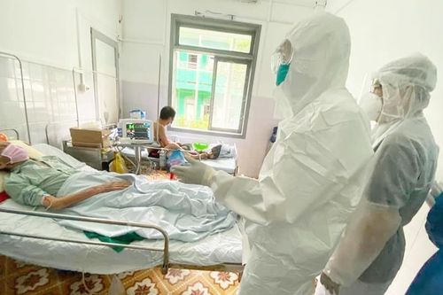Những bệnh nhân COVID-19 suy thận nặng, chạy thận nhân tạo được công bố khỏi bệnh