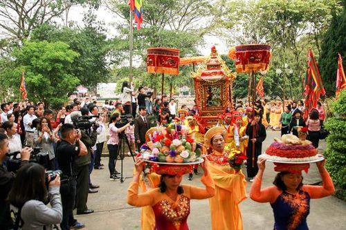 Phát triển du lịch thành ngành kinh tế mũi nhọn