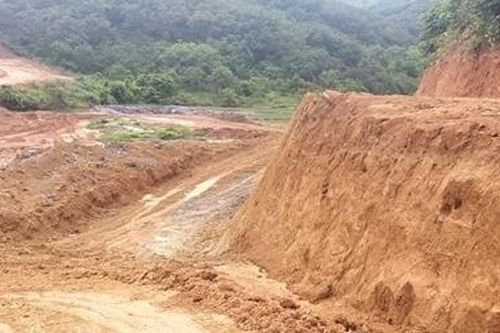 Ngang nhiên 'xẻ thịt' đất đồi đem bán