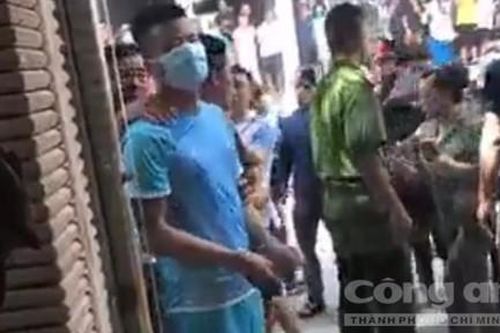 Vụ tiệm vàng bị trộm 350 cây vàng: Công an đưa 1 thanh niên đến hiện trường