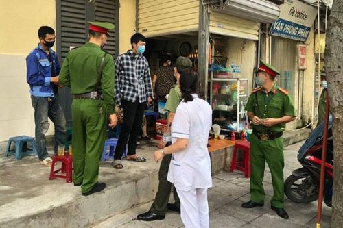 Kiểm tra phòng, chống dịch tại các bãi trông xe, quán cà phê