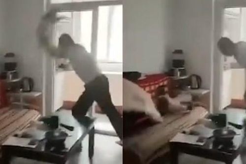 Chấn động MXH: Gia đình cãi nhau, bố liên tục ném con trai hơn 2 tuổi xuống ghế tử vong, mẹ đứng bên cạnh quay video