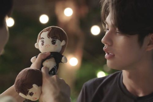 'Still 2gether': Sarawat - Tine khiến fan bấn loạn với hàng loạt hành động lãng mạn