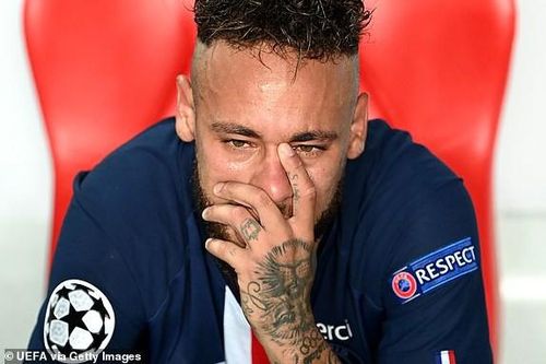 Neymar ôm mặt khóc nức nở sau thất bại của PSG