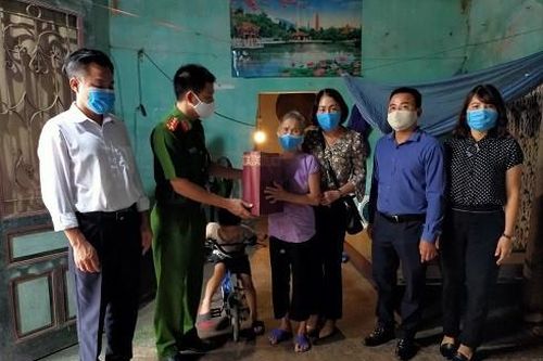 Nghĩa tình của cán bộ chiến sỹ Công an huyện Gia Lâm