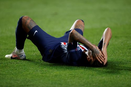 Thua Bayern ở Champions League, Neymar rơi lệ