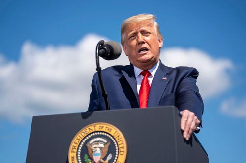 Áp lực dồn lên ông Trump khi Đại hội đảng Dân chủ thành công