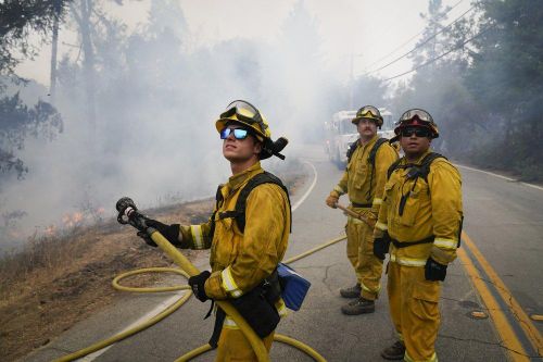 Ba cụm cháy lớn phá hủy hơn 1.000 căn nhà ở California