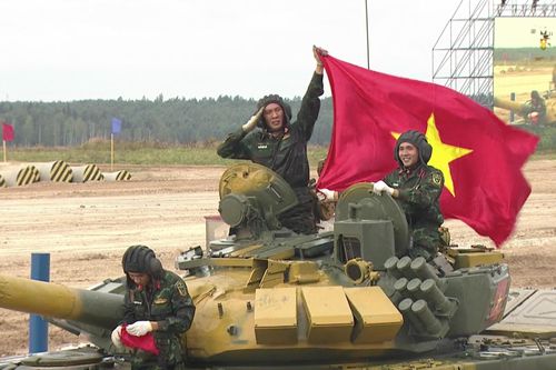 Đội tăng Việt Nam về đích đầu tiên trong trận ra quân