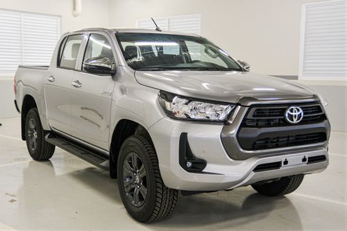 Chi tiết Toyota Hilux 2020 giá 628-913 triệu đồng