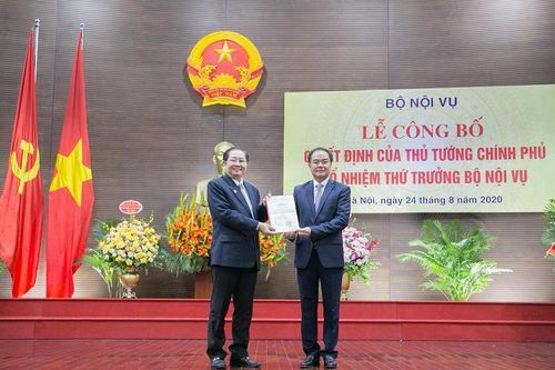 Trưởng ban Ban Tôn giáo Chính phủ giữ chức Thứ trưởng Bộ Nội vụ
