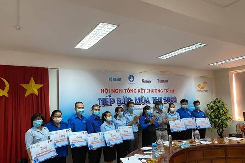 Tỉnh Đoàn Bình Dương trao tặng 50.000 khẩu trang y tế cho các cơ sở Đoàn