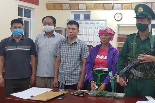 Điện Biên: Bắt phụ nữ người Lào vận chuyển thuê 4 bánh heroin vào Việt Nam