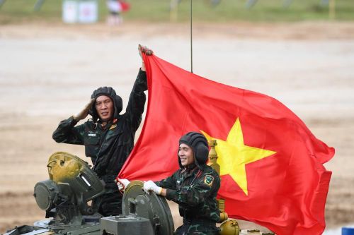 Việt Nam về nhất cuộc đua Tank biathlon trong ngày đầu ra quân