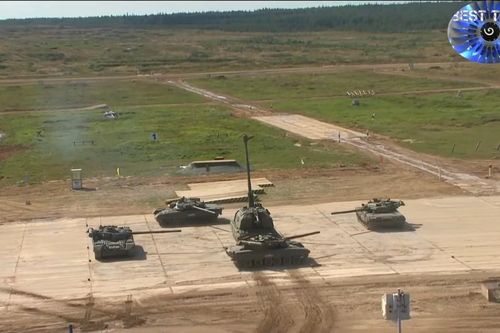 Xem dàn tăng T-80U 'múa ballet' mở màn Tank Biathlon 2020