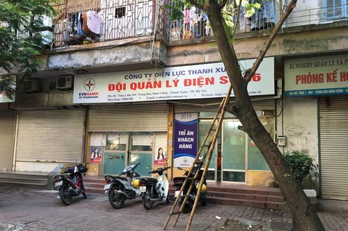 Tồn tại nhiều cơ sở kinh doanh dịch vụ tại tầng 1 các khu tái định cư