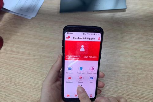 Ứng dụng online bị chậm, Techcombank miễn phí mọi dịch vụ tại quầy