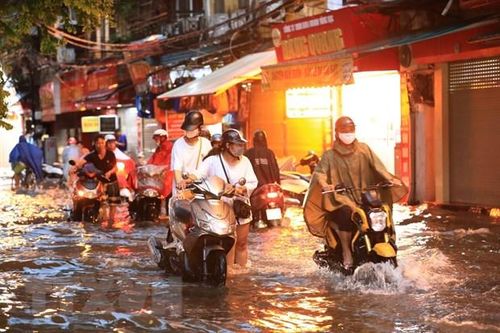 Cảnh báo ngập ở khu vực nội thành Hà Nội sau cơn mưa chiều 24/8