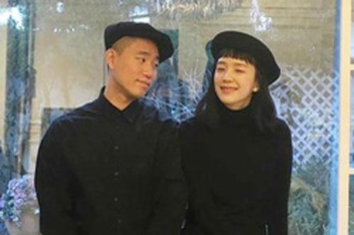 Kang Gary hiếm hoi khoe ảnh bên bà xã xinh như diễn viên, si mê đúng kiểu 'vẻ đẹp của người phụ nữ nằm trong mắt kẻ si tình'