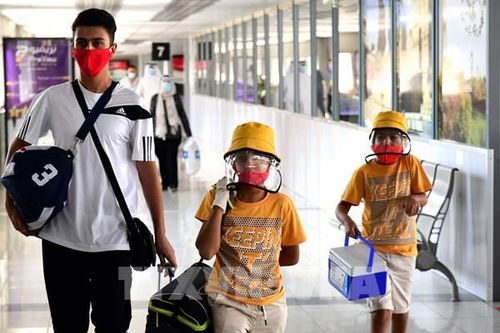 Người dân Syria thêm cá tính cho 'thời trang bảo hộ' mùa COVID-19