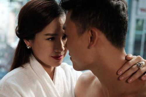 Đêm tân hôn, chồng bật khóc xin vợ đừng động vào người