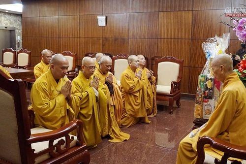 Đại diện Hệ pháiPhật giáo Cổ truyền VN khánh tuế HT.Thích Trí Quảng