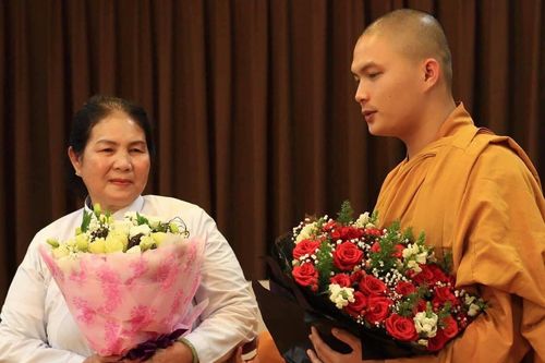 Cảm xúc Vu lan : Mẹ tôi làm công quả