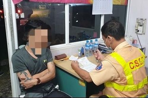 CSGT phát hiện tài xế xe bán tải dương tính với ma túy
