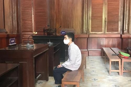 Đốt nhà, chém chị gái, em trai lãnh 12 năm tù